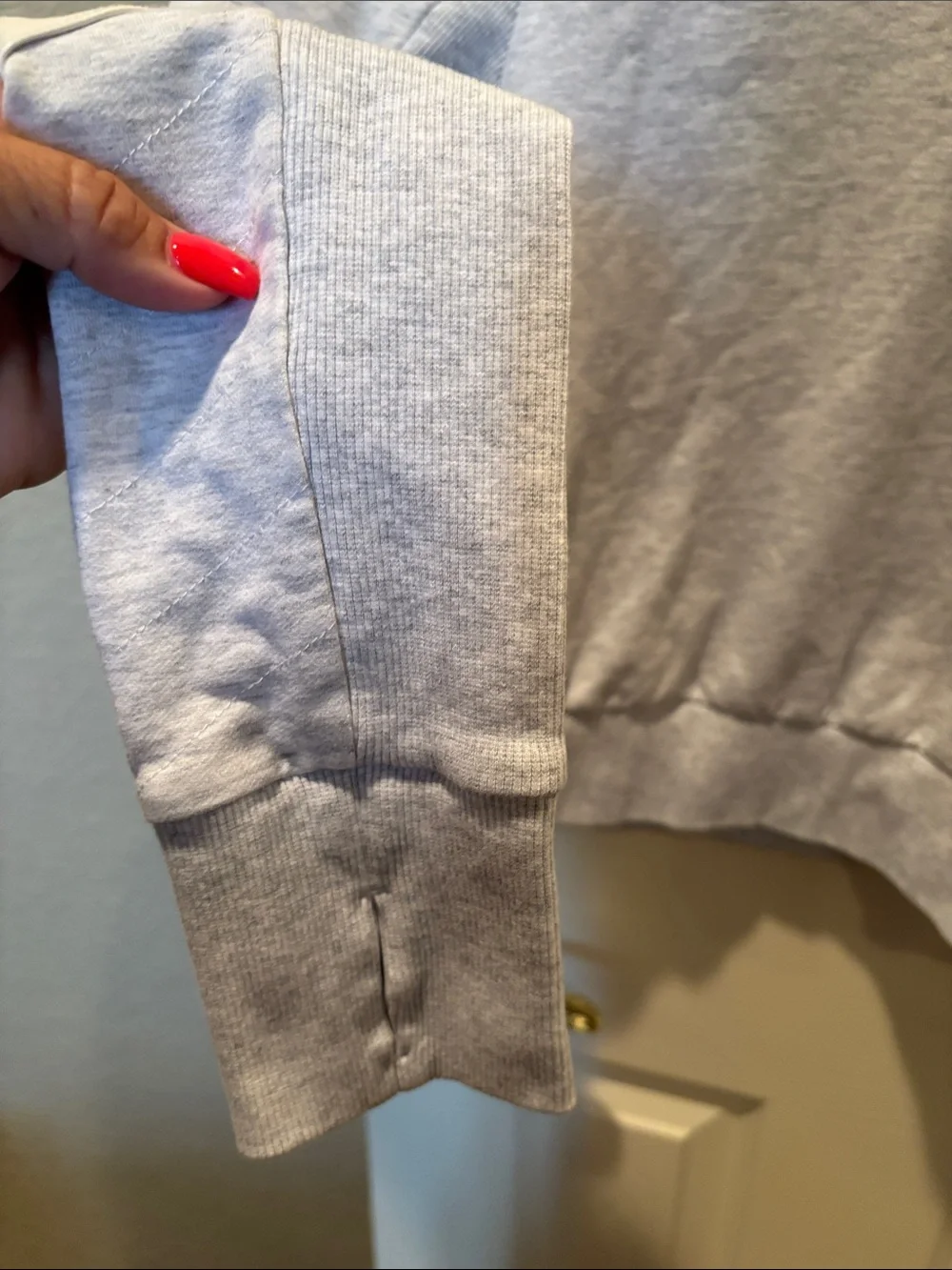 blanc noir Maitri Cropped Sweatshirt - Picture 4 of 7